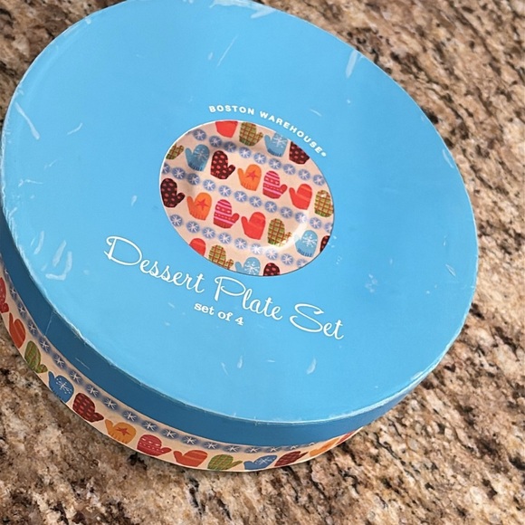 Boston Warehouse Dessert Plate Set Colorful Winter Mittens - Picture 4 of 4